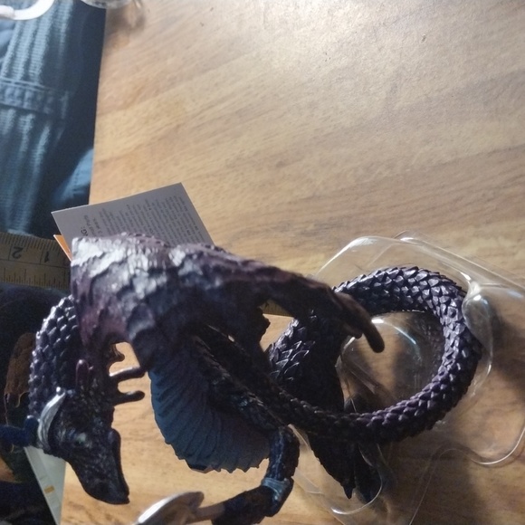 Bin15NWT Jewel Dragon Display - Picture 2 of 5